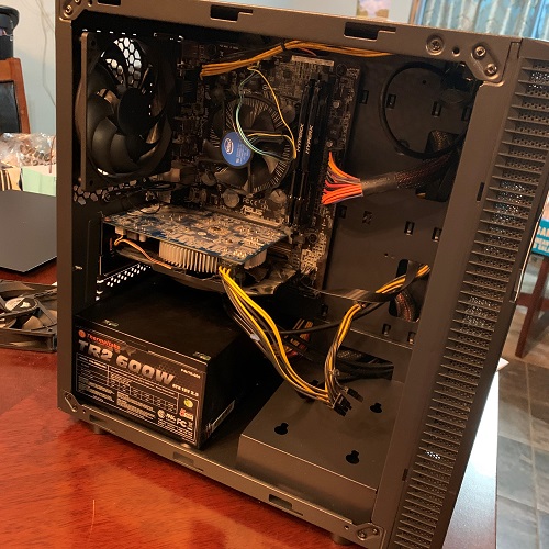 Desktop without side pandel